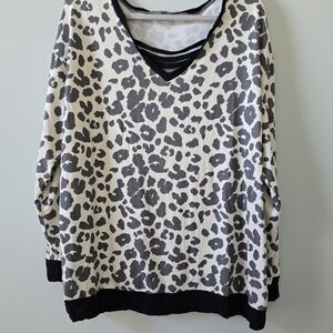 Honeyme Black and Gray Animal Print V-Neck Top